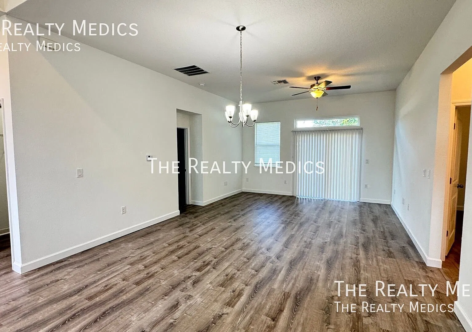 Fantastic 4 Bedroom, 2 Bathroom Home in Poinciana!! — Photo 4