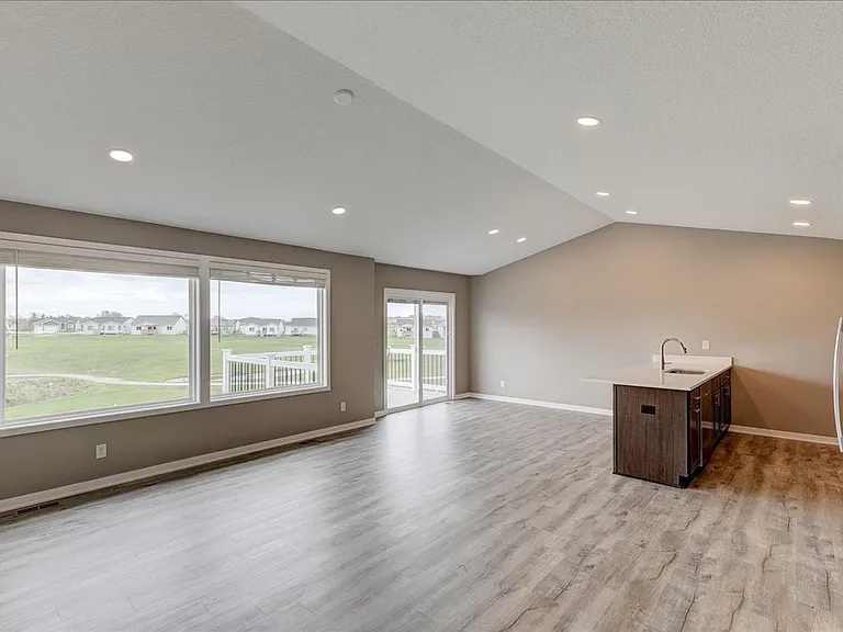 6647 NE 9th Ct — Photo 6