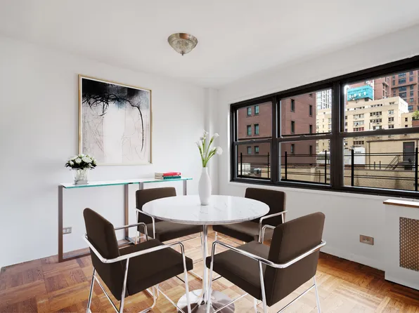 347 East 53rd Street image 2 of 15