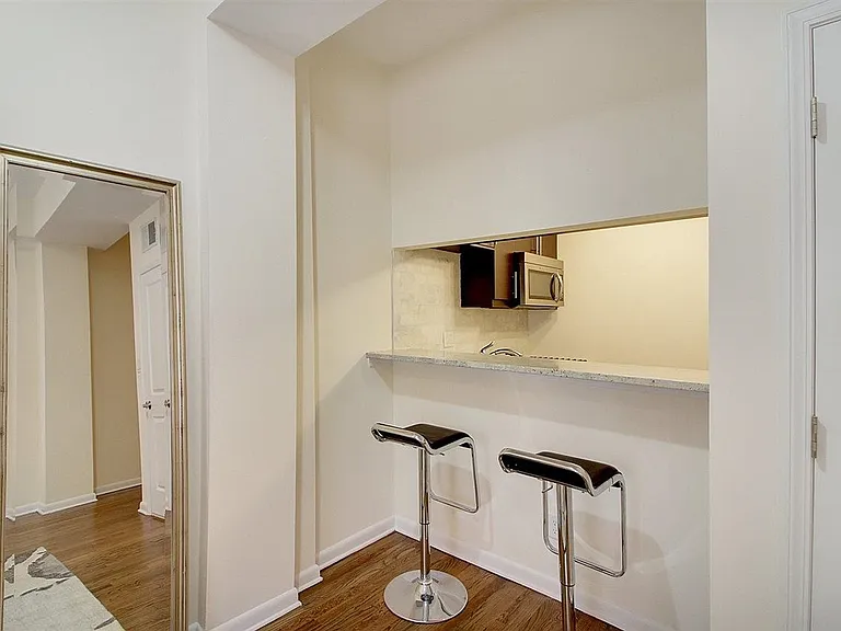 227 Columbus Dr #204B — Photo 6