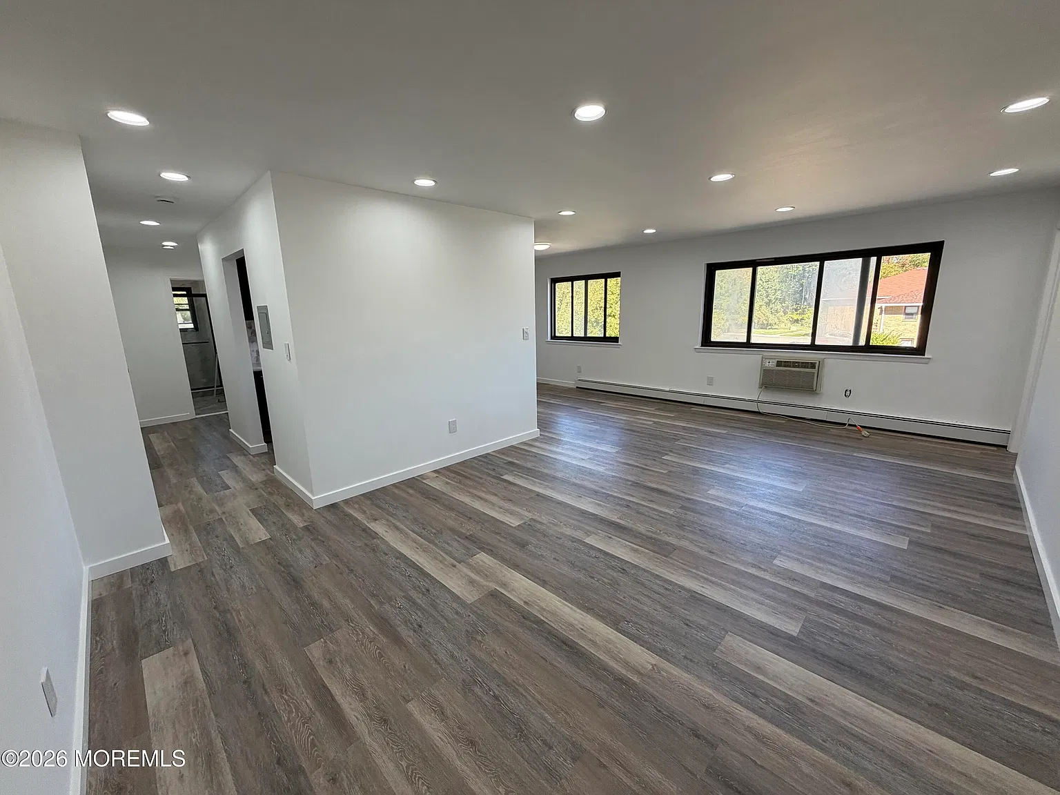 2 bed, 858 sqft, $2,300 — Photo 2