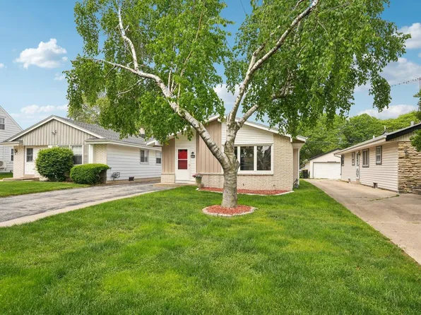 2109 North 113th STREET, Wauwatosa, WI 53226