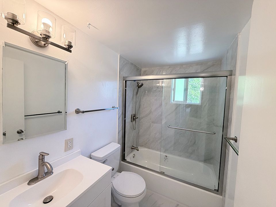 1st image of 739 Lakehaven Dr