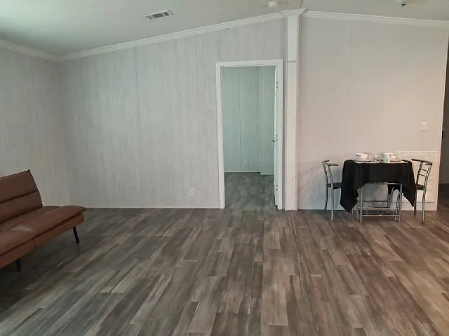 3 bed, 2.0 bath, 960 sqft, $2,150 — Photo 3