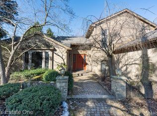 3560 Wedgewood Dr, Rochester Hills, MI 48306