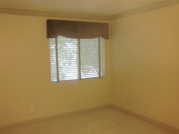 5th image of 213 Woodland Pkwy