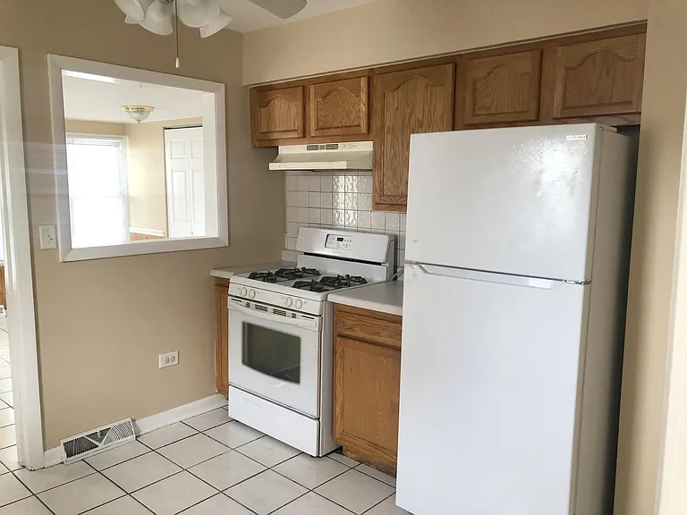 9820 Natoma Ave — Photo 6
