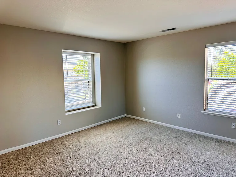 2403 Clemente Ln — Photo 20