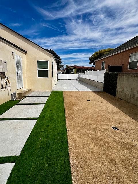 Exlarge Yard in the back