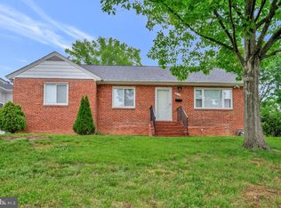 6114 Vista Dr, Falls Church, VA 22041
