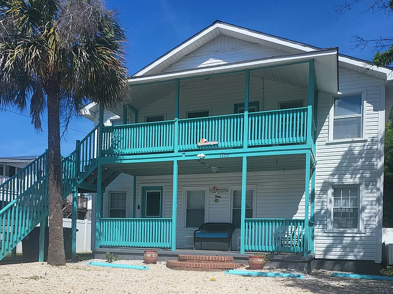 1420 Holly Driveunit A — Photo 1