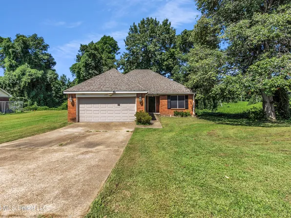 209 American River Dr, Lake Cormorant, MS 38641