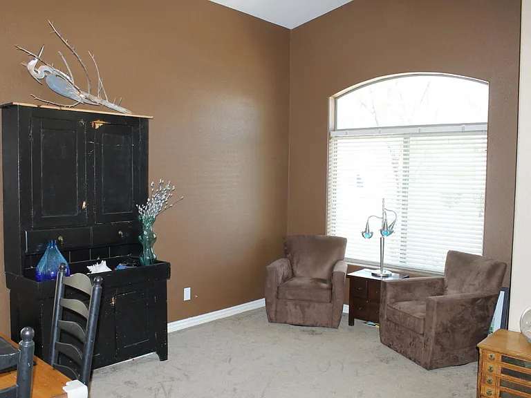 2421 W Silver Sage Ln — Photo 4
