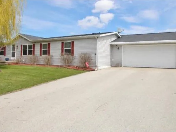 6753 Deuster St, Greenleaf, WI 54126