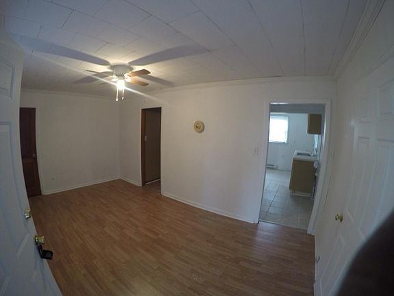 3rd image of 4306 Parker St