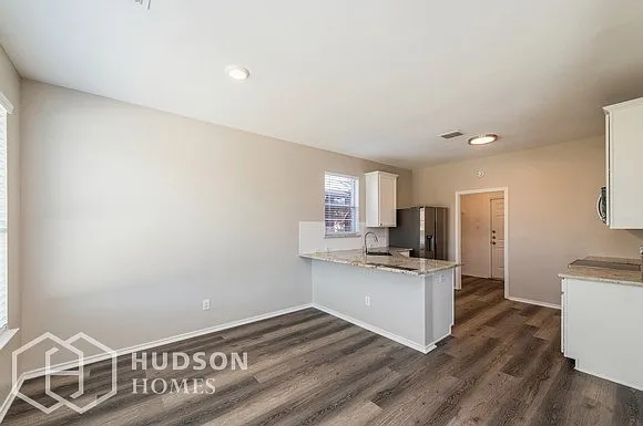 1401 Silver Maple Ln — Photo 7