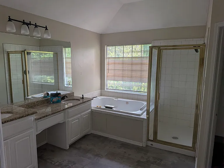 4921 Rockcreek Ln — Photo 3