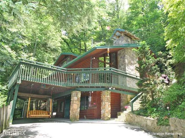 269 N Mountain Trl, Gatlinburg, TN 37738