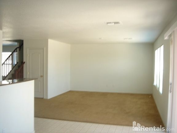 4th image of 835 E Desert Rose Trl