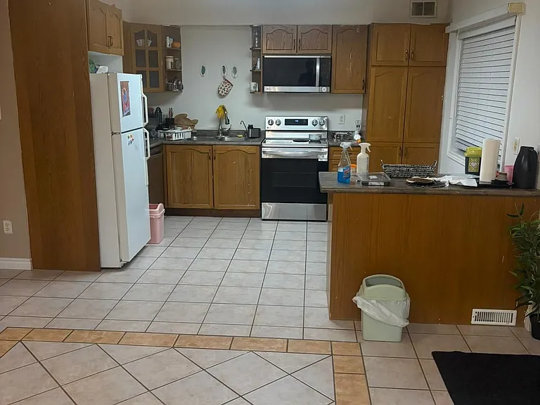 17 Jean Anderson Cres #LOWER — Photo 5