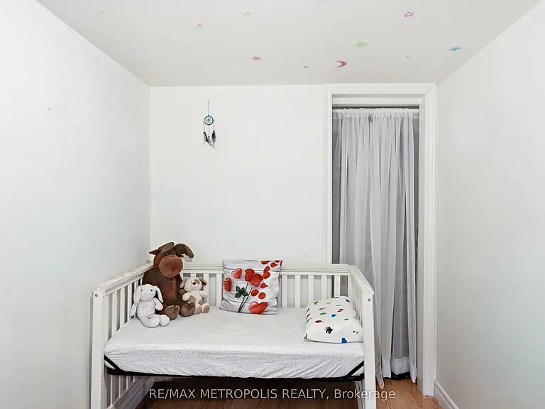 312 Palmerston Ave #BASEMENT — Photo 9