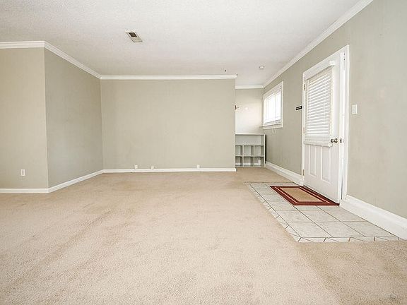 3rd image of 4732 E Circle Dr NW