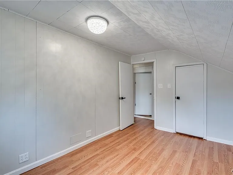 822 Lawrence St — Photo 32