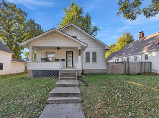 319 W 5th St, Cameron, MO 64429