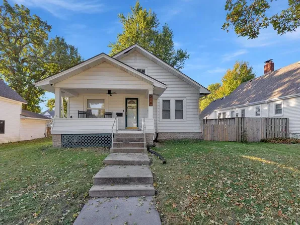 319 W 5th St, Cameron, MO 64429