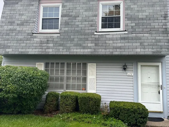177 Neptune Dr, Walled Lake, MI 48390