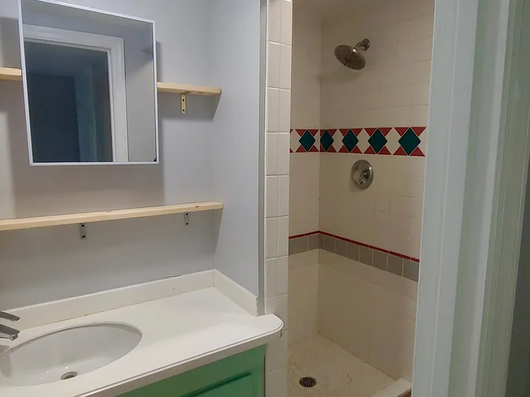 902 Tremont St #B — Photo 6
