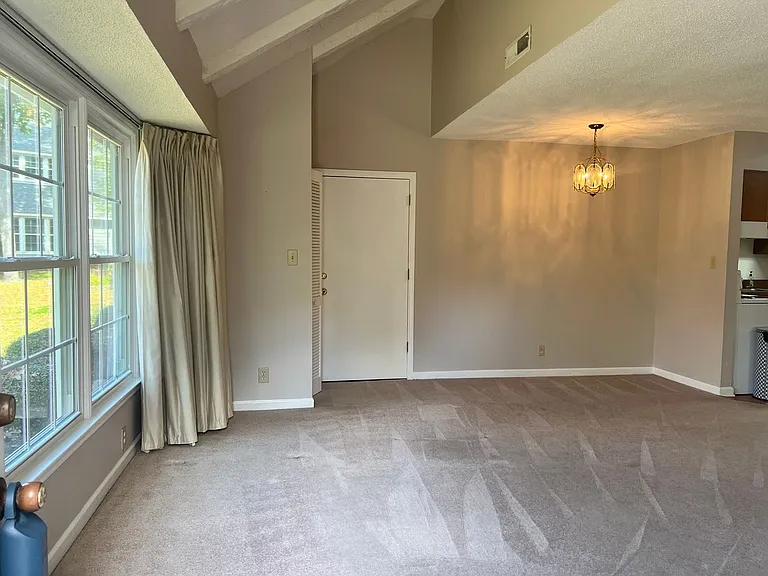 1210 Benna Dr #6-F — Photo 4