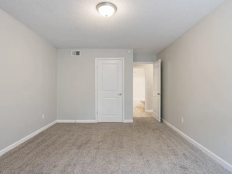 The Onyx Hoover Apartments — Photo 54