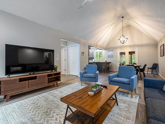 4th image of 213 Melrose Ct