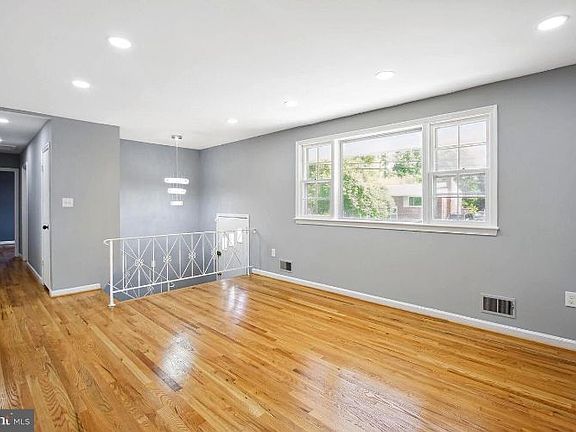 5th image of 4511 Payne Dr