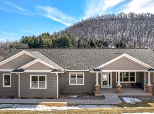 N809 E Hills Rd, La Crosse, WI 54601