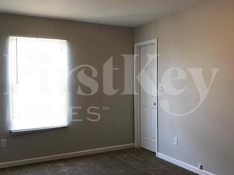 11205 Fall Dr — Photo 7