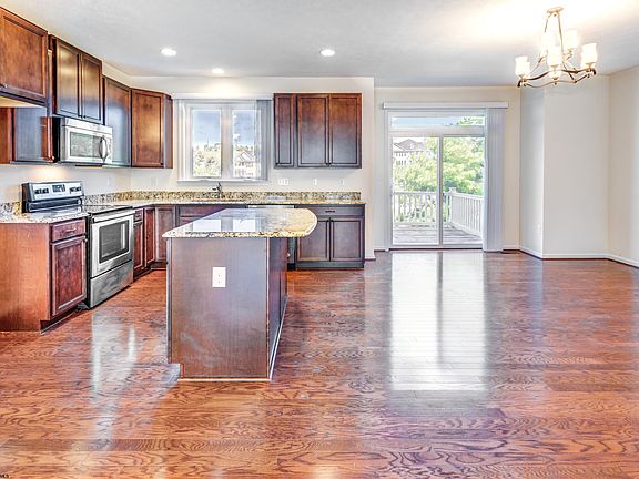2nd image of 3333 Sun Ct
