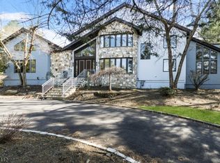 8 Rainbow Ridge Dr, Livingston, NJ 07039