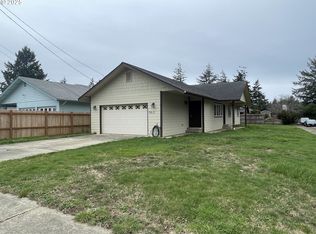 3012 Pine St, North Bend, OR 97459