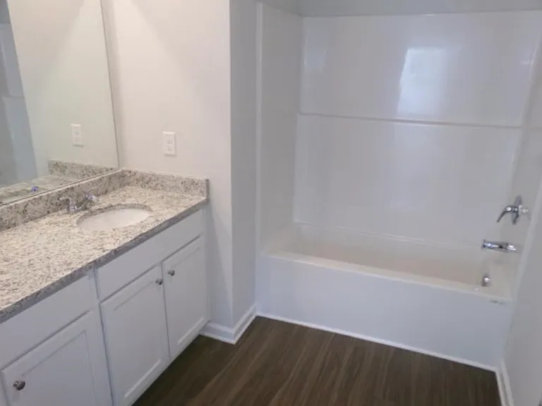 410 Oakwood Dr NW — Photo 10