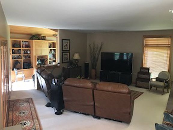 3rd image of 335 Summer St