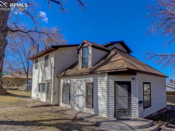 233 E 5th St, Wray, CO 80758