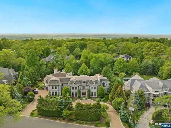 78 Roberts Rd, Englewood Cliffs, NJ 07632