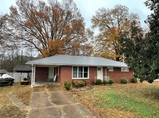 1521 Mineral Wells Ave, Paris, TN 38242