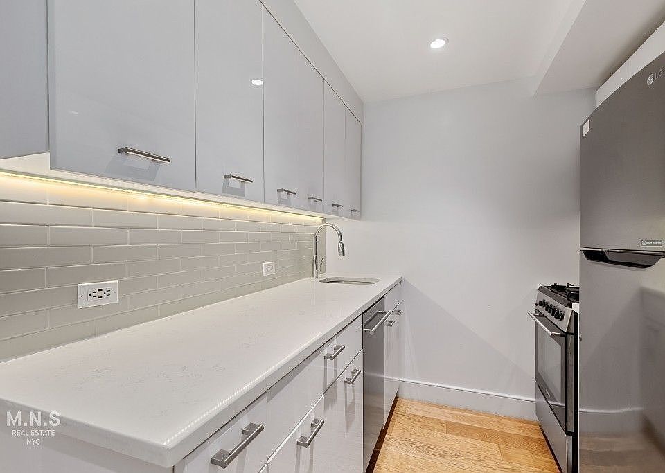 1st image of 230 E 44th St #D14