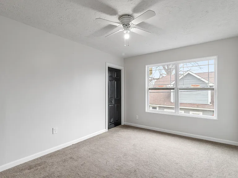 3310 E 9th St — Photo 15