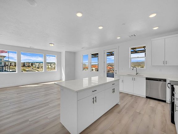 2nd image of 5599 Carnelian Pkwy #605