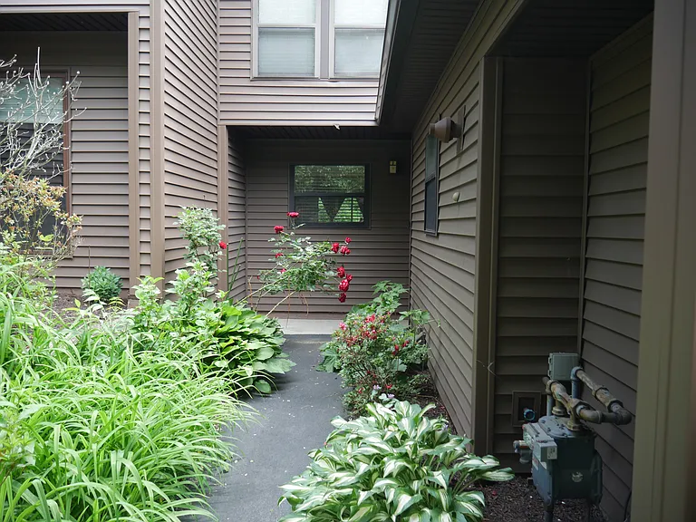 213 Woods Brooke Ct #213 — Photo 2