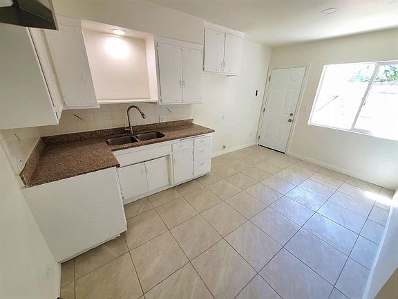 4th image of 15500 Mulvane St #3/4